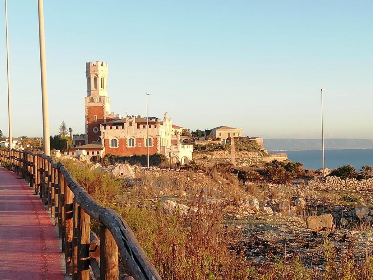 La Trinacria Di Capo Passero Portopalo Di Capo Passero Kültér fotó
