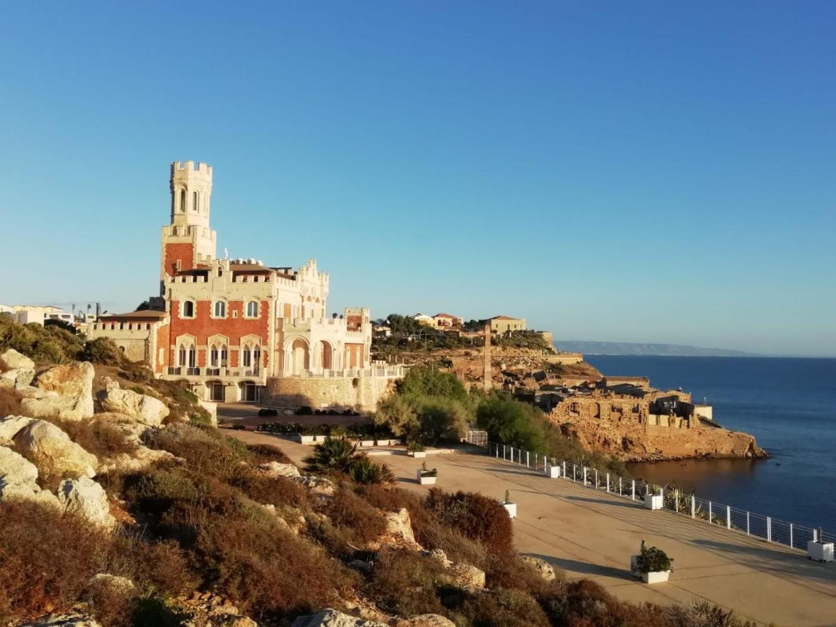 La Trinacria Di Capo Passero Portopalo Di Capo Passero Kültér fotó